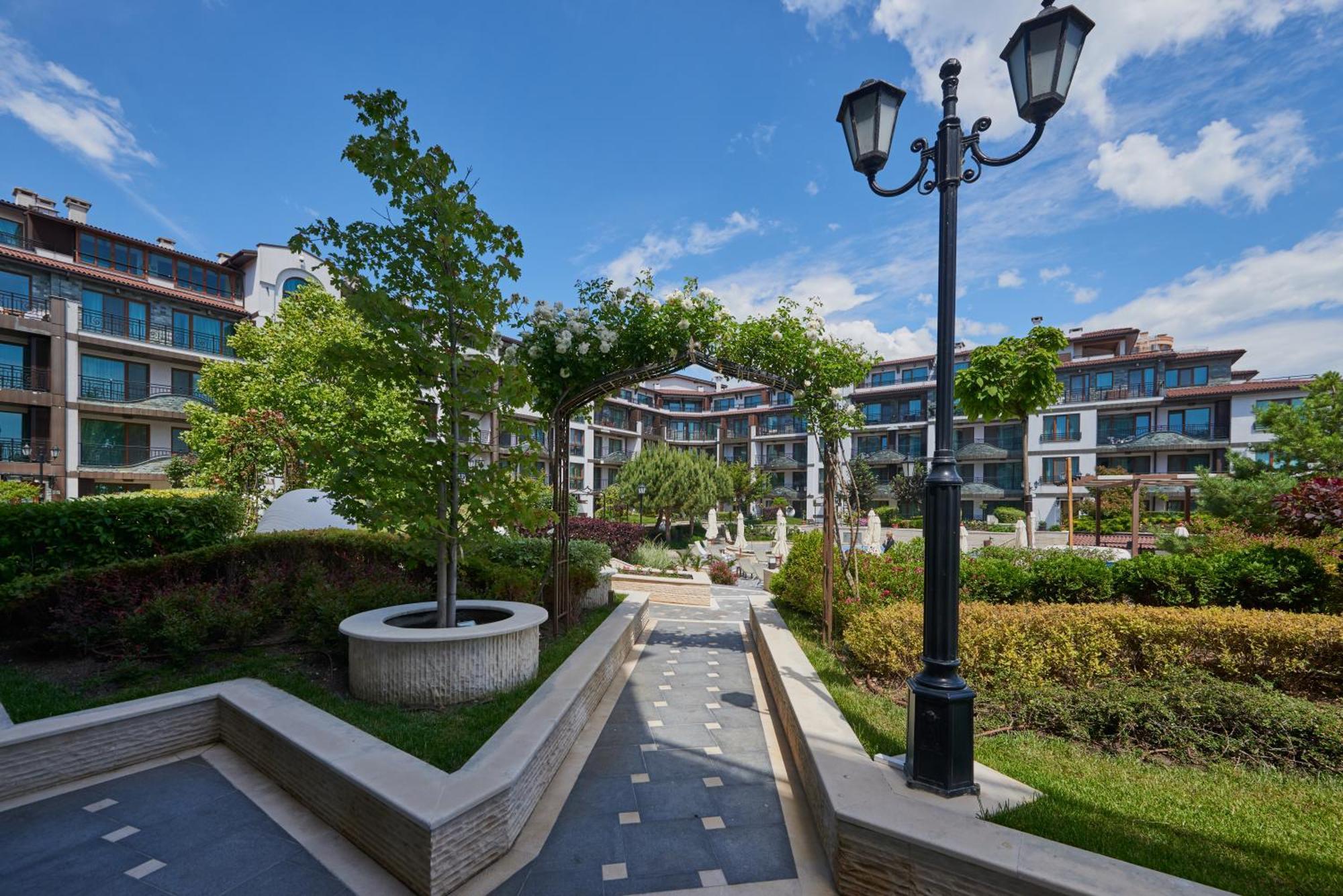 Boutique Rose Gardens Pomorie Lejlighedshotel Eksteriør billede