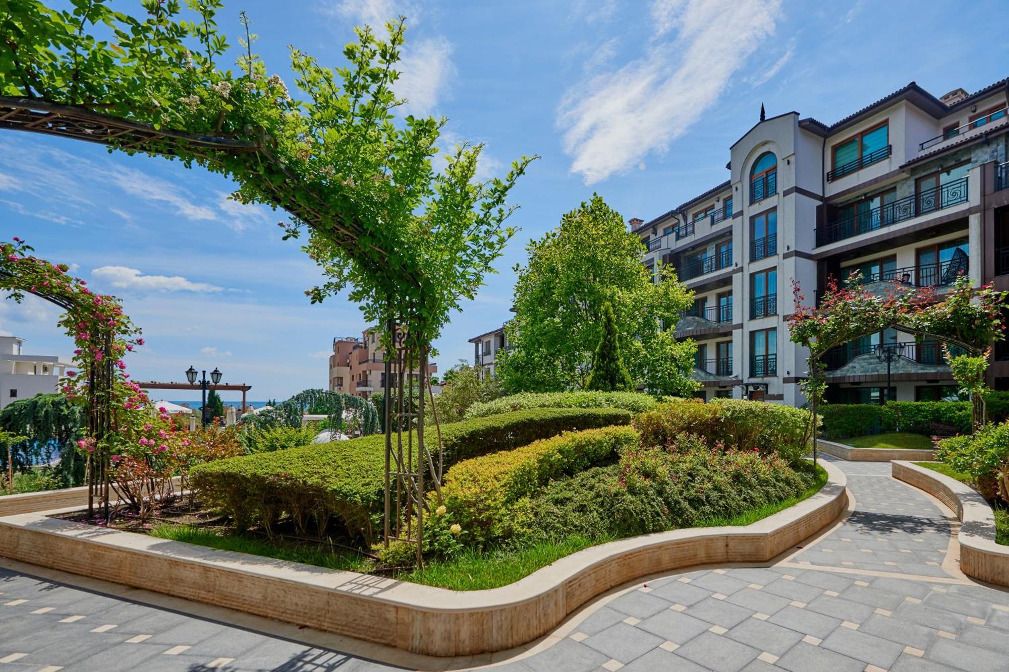 Boutique Rose Gardens Pomorie Lejlighedshotel Eksteriør billede